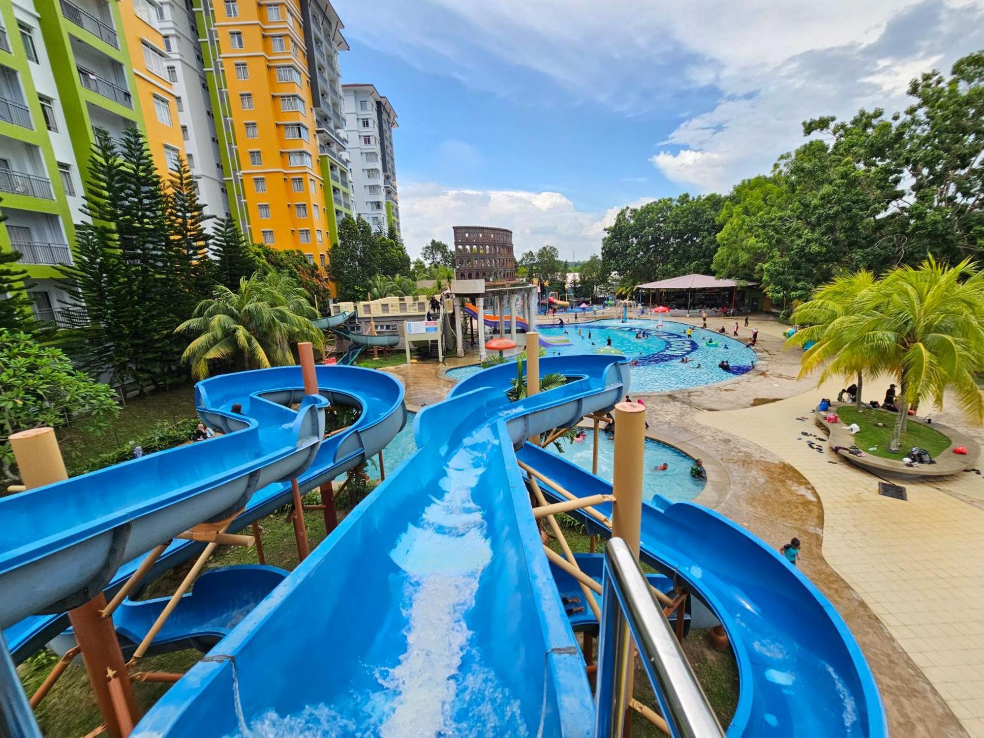 By Lg & Water Park Apartment