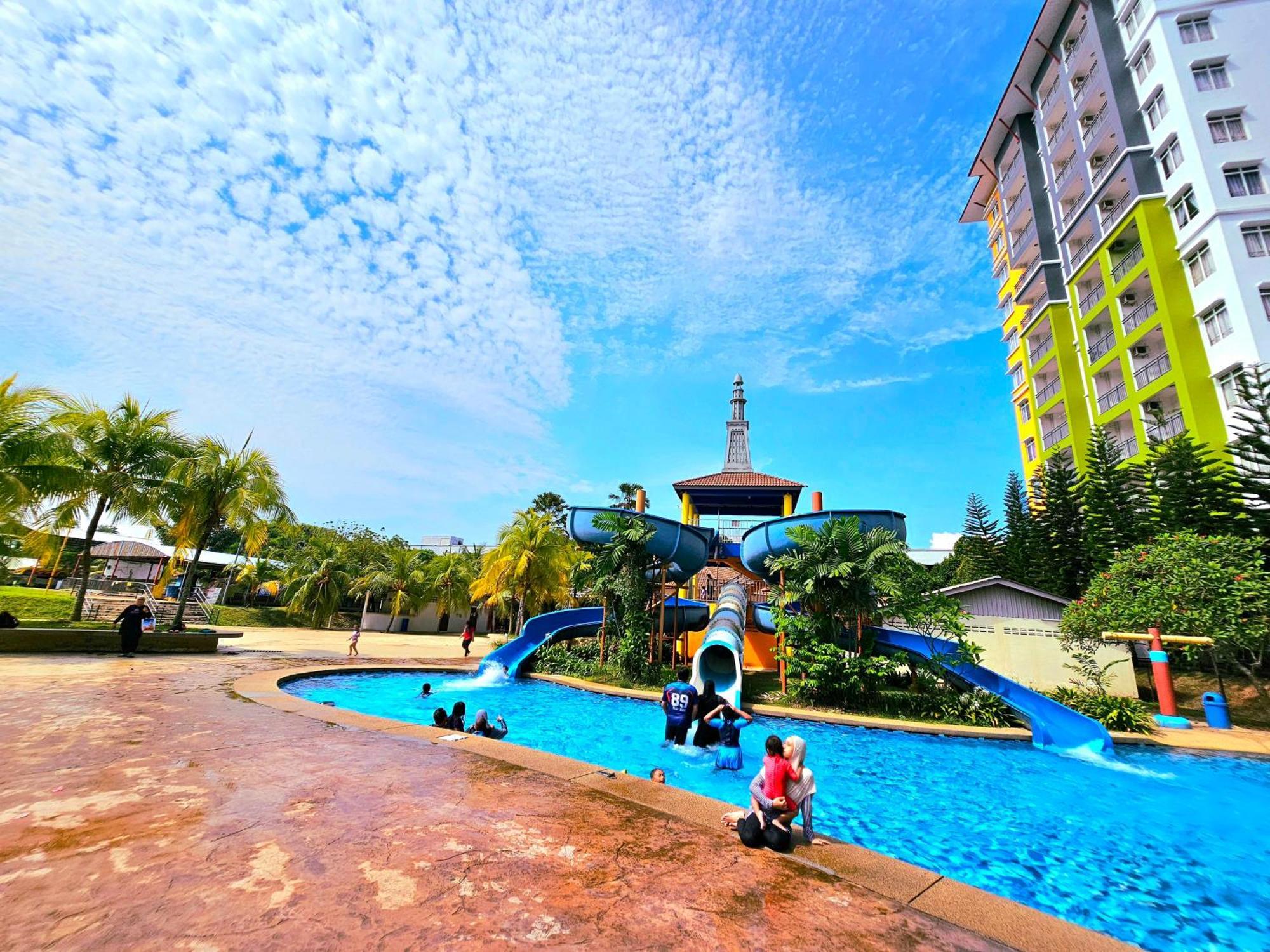 By Lg & Water Park